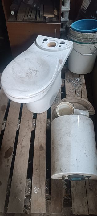 Продам унитаз почти новый
