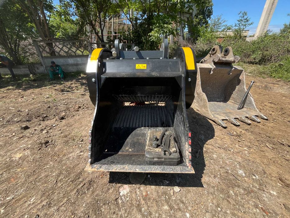 Inchiriez excavator 25 28 33 picon pulverizator foarfeca cupa concasor