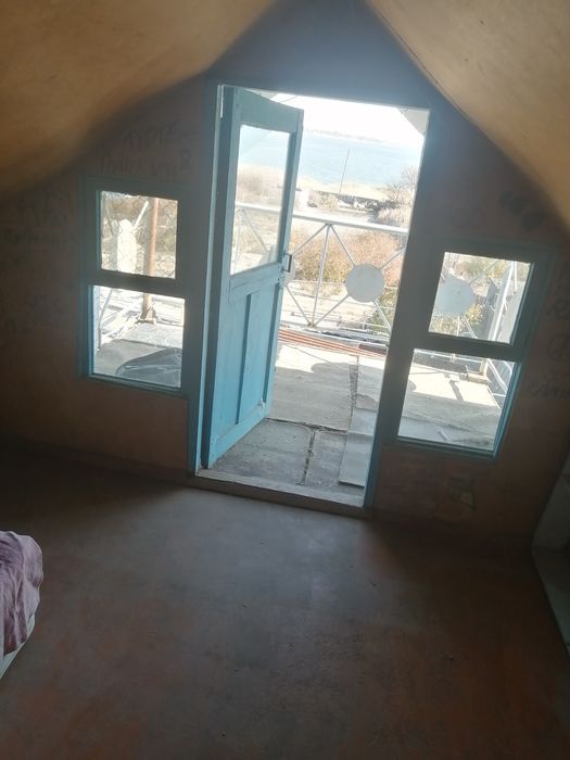 Дача на берегу соленого озера