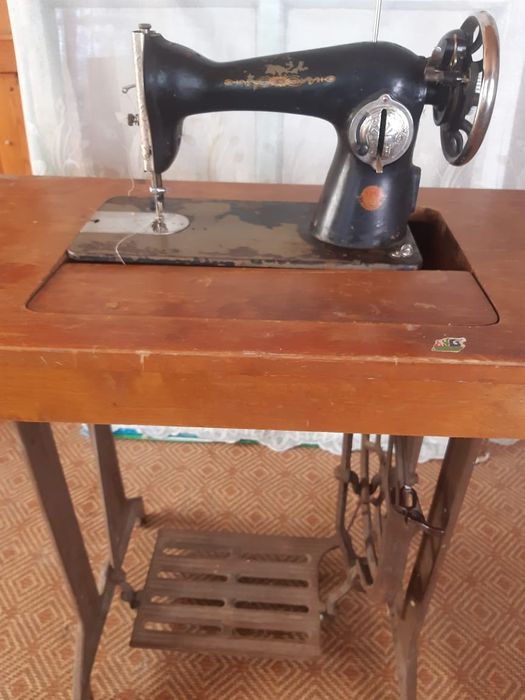 Продам швейную машину