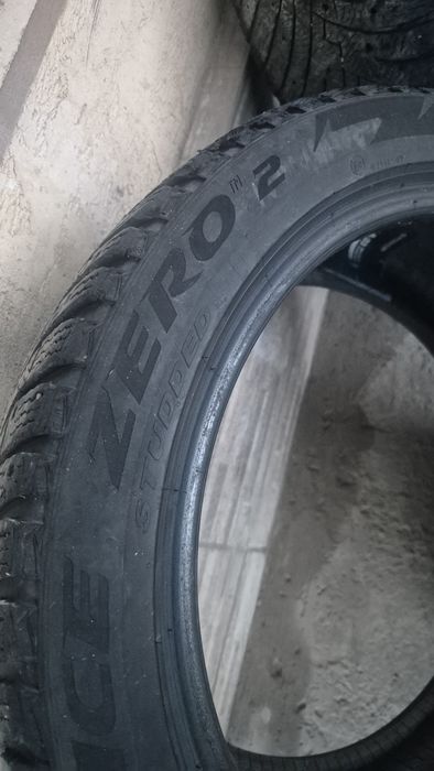 Зимние шины 235/45/18р