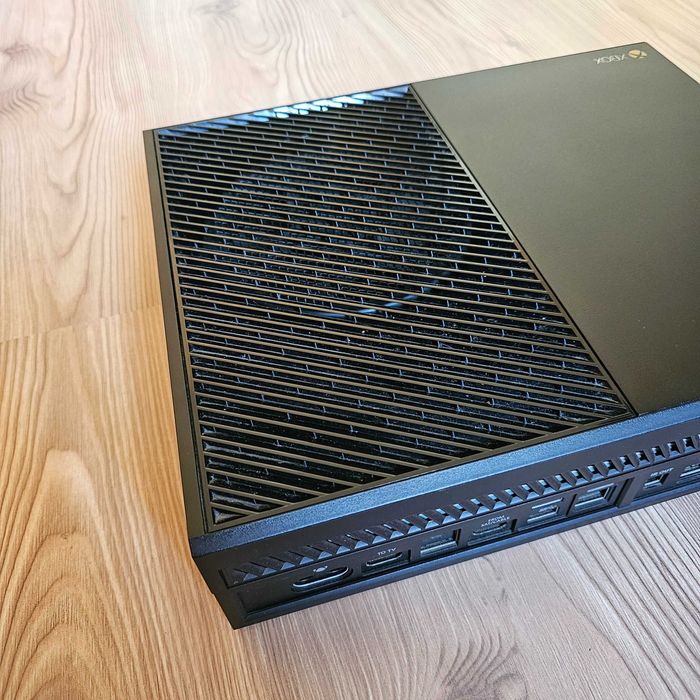 Черен XBOX ONE 1TB + 2 джойстика + 5 топ игри, PS5 PS4 PlayStation 4 5