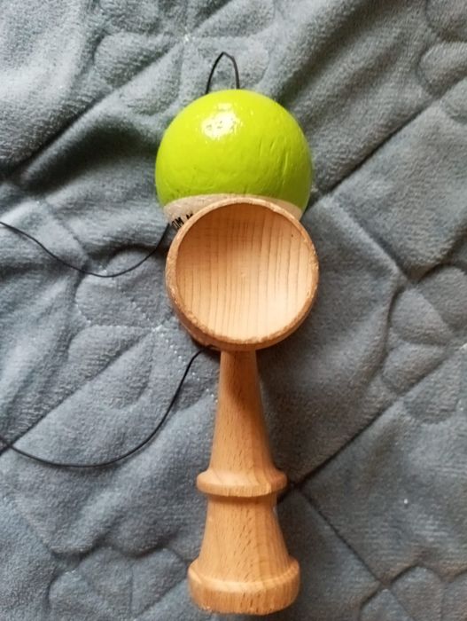 Kendama Krom Pop lime green
