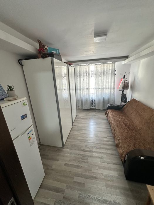 Închiriez garsonieră