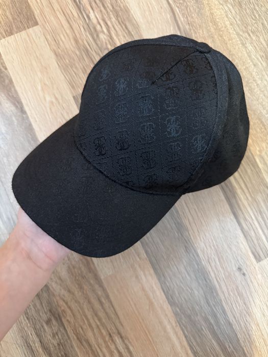 неизползвана шапка guess