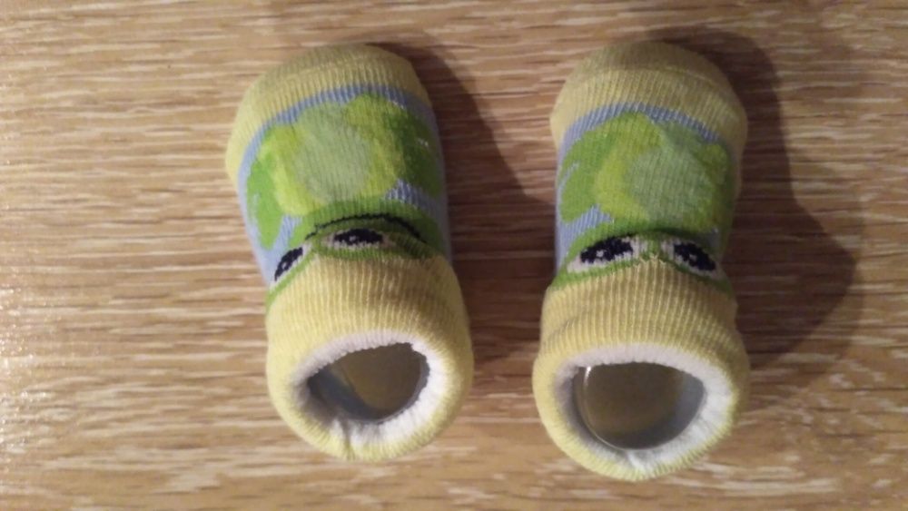 Пинетки на малыша и подарок