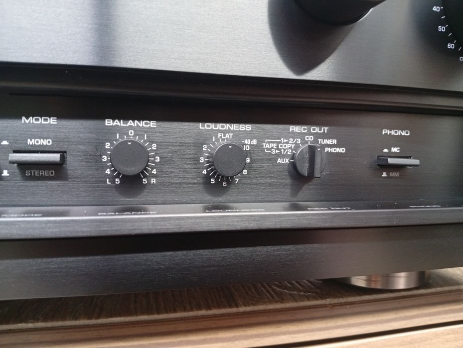 Усилвател YAMAHA AX-1070 Флагманът на серията