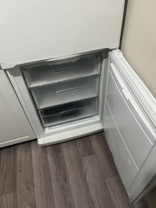 Продам холодильник Indesit