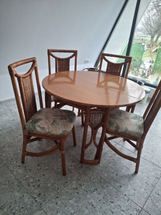 Vand masa noua 4 /6 scaune din ratan si lemn masiv