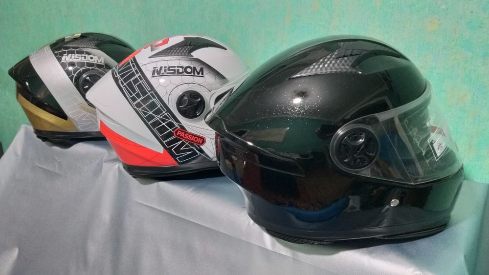 Продаётся мото шлемы НОВЫЙ. Очень удобно и лёгкий.