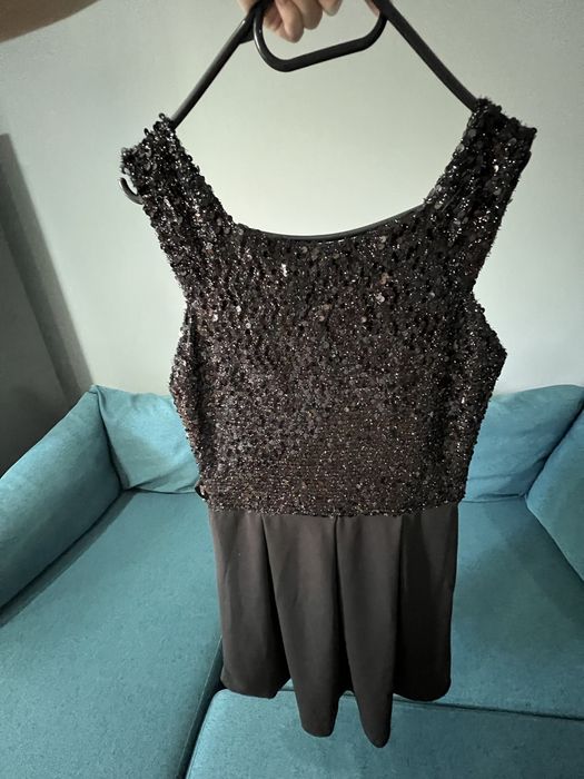 Vand rochie neagra cu paiete