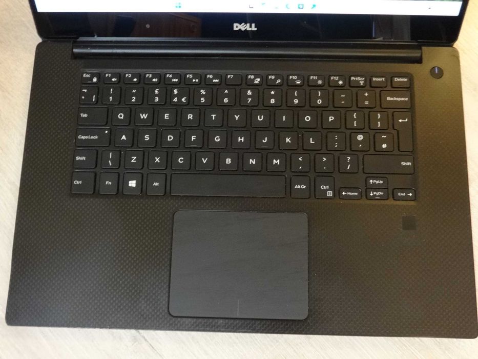 Лаптоп Dell XPS 15 9560 - 15.6" 4K Touch -i7-7700HQ /RAM 32GB/1050 4GB