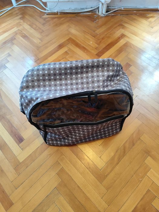 Vând două genți transport animale companie talie mica.