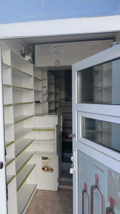 De inchiriat spatiu comercial de 3 mp in zona Ciresica si spatiu depozitare 44 mp + birou Halta Traian