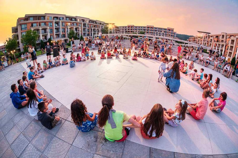 ПЪРВА ЛИНИЯ! Апартамент с 2 спални в Prestige fort noks