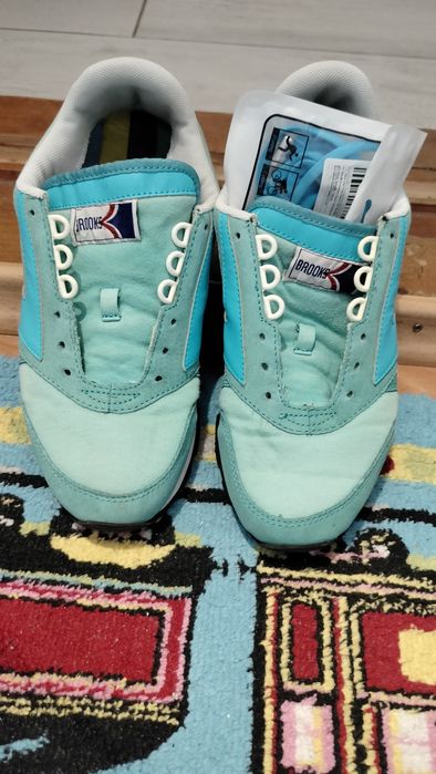 Brooks Chariot 1