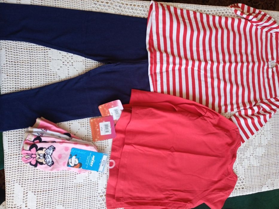 НОВ комплект Minnie mouse, размер 2-3 годинки