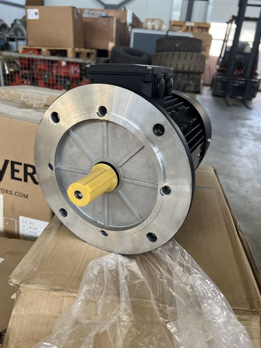 Чисто нов фланцов ел.двигател 2.2 кВ 1500 об