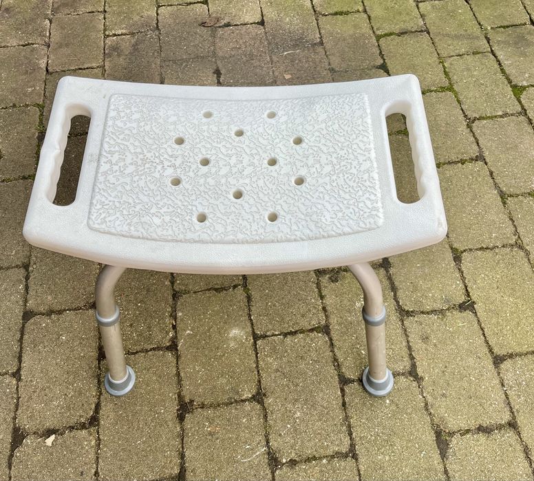 Scaun dus pentru persoane in varsta