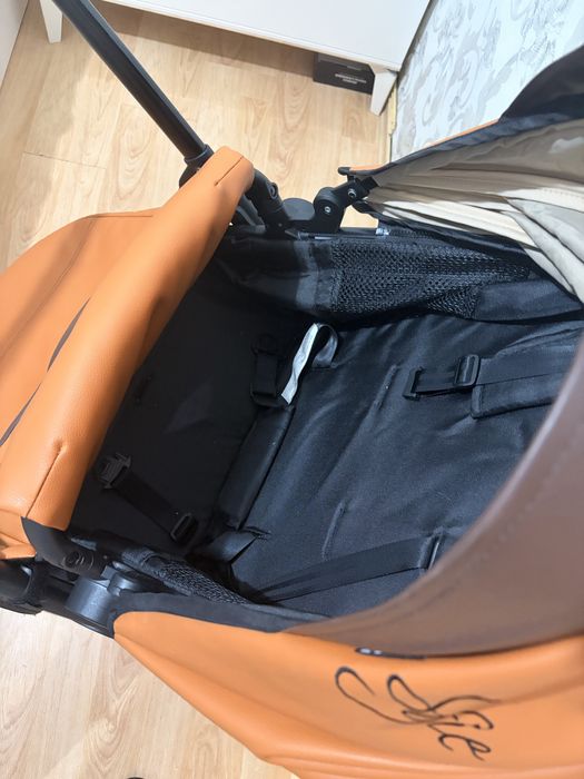 Комбинирана бебешка количка Moni Sofie 250лв много запазена.