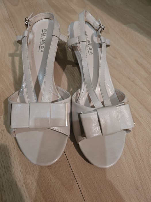 Босоножки  новые