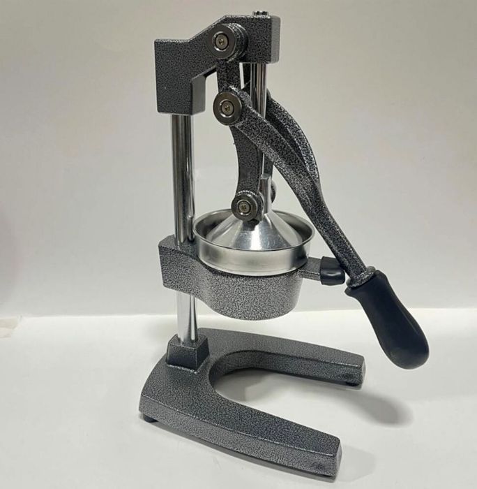 Ръчна сокоизтисквачка за плодове