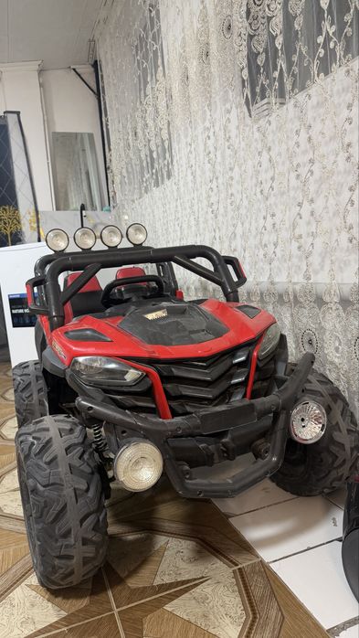 Продам машину детскую