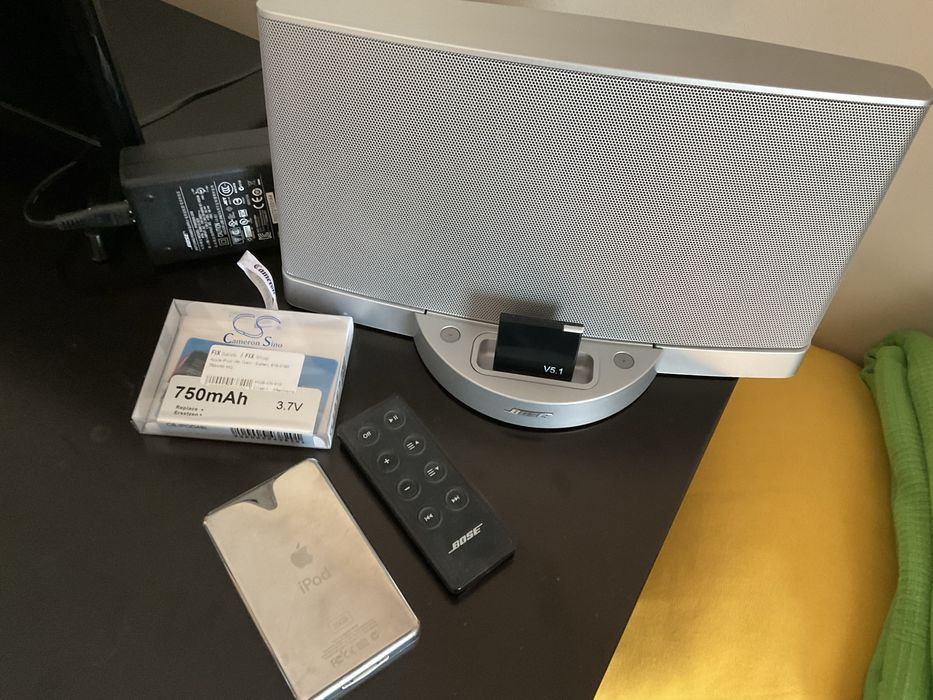 Ipod  gen 4 si Bose Soundock II cu telecomanda