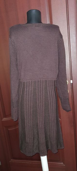 Rochie groasa midi maro , de iarna Laura Scott
Masura 48 IT 
Lungime 9
