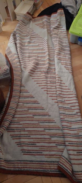 Lot textile casă: 1 pilota (130x190) + 1 pătură călduroasă (150x190)