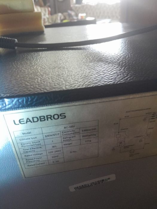 Холодильник Leadbros с морозилкой