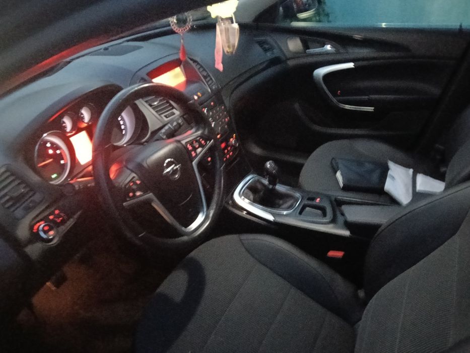 Vând Opel insignia