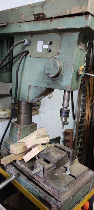 Настолна бормашина и струг