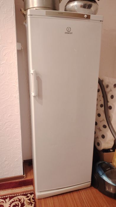 Продам морозильную камеру INDESIT.