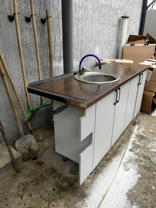 Продам кухонный мебель