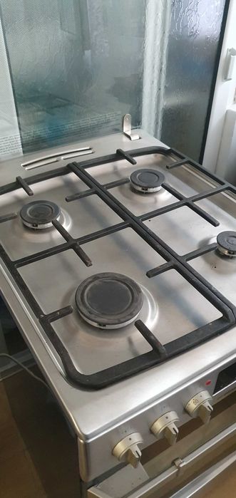 Aragaz Hansa cu cuptor electric