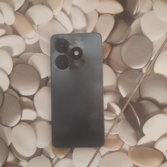 Tecno spark 20c holati yaxshi