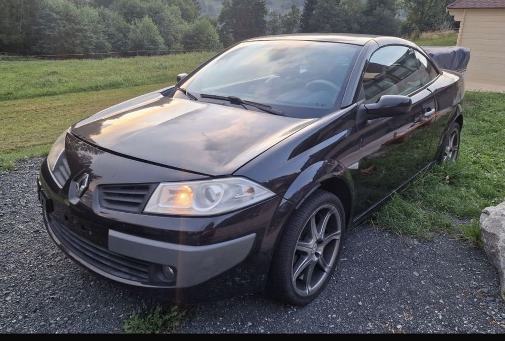 Dezmebrez , sau vand  compelct megan cabrio 20062.0 benzina