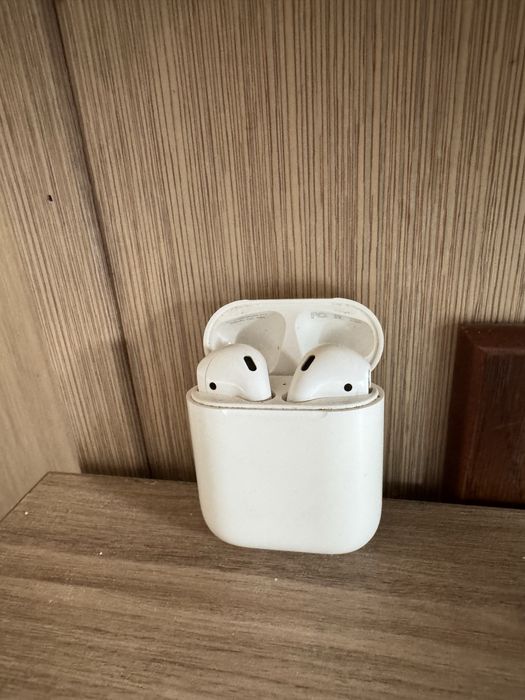 Продается Apple AirPods 2 наушники Original | Отличное состояние
