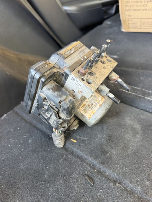 ABS помпа / ESP модул за Nissan X-Trail T31