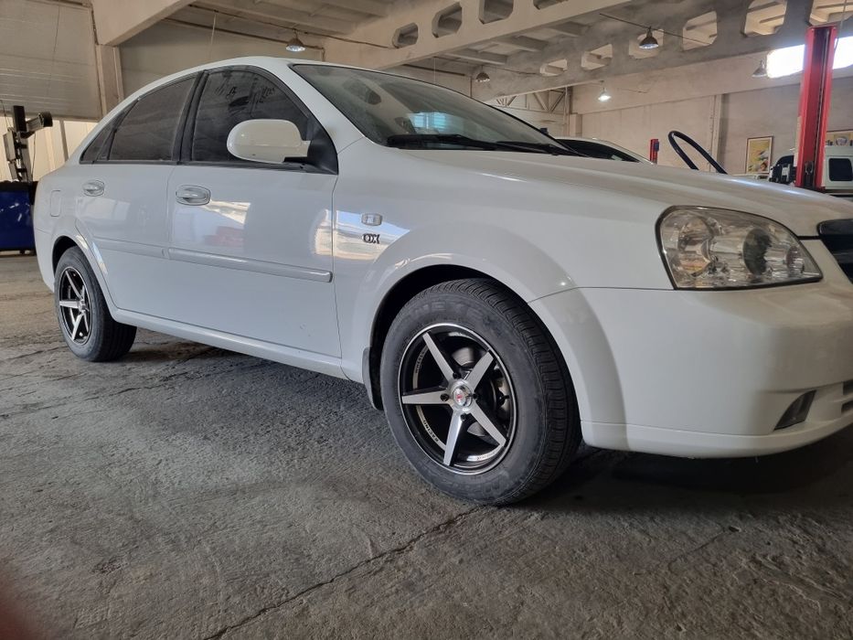 Lacetti avtomashinasi sotiladi