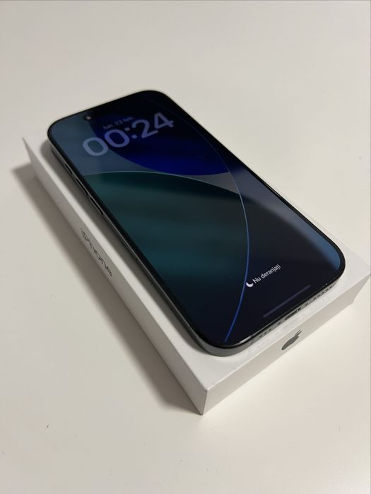 iPhone 16 PRO la cutie