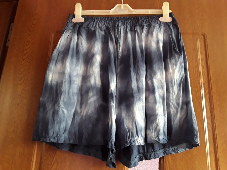 Vând Pantaloni Scurți Damă Mărimea XL Noi