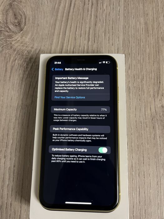 Продам айфон 11 память 64гб