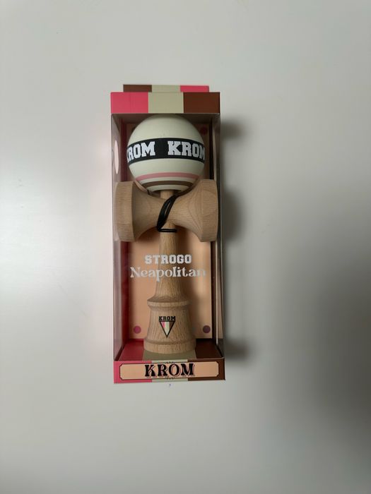 Kendama KROM STROGO Neapolitan – nouă, sigilată, originală