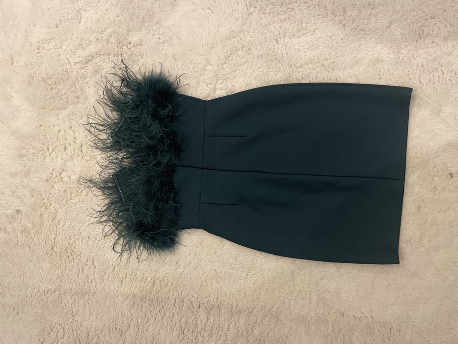 Къса рокля с пух