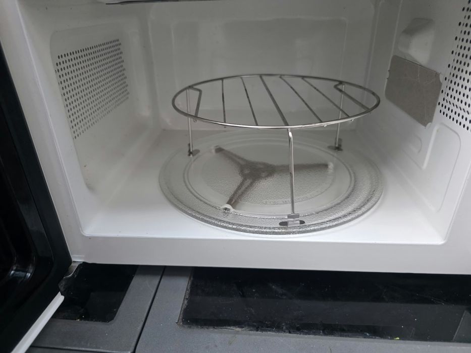 Vand cuptor cu microunde