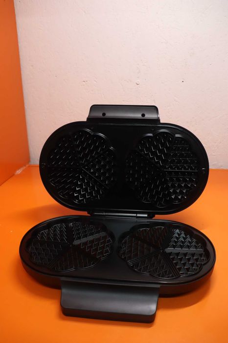 Гофретник Severin Double Waffle Maker, леко спуката и залепена дръжка