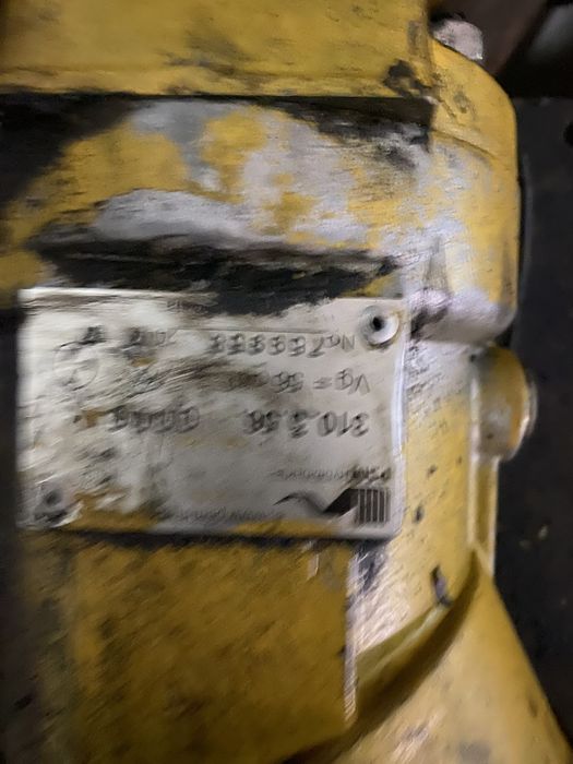 Продаю насос на эксковатор.