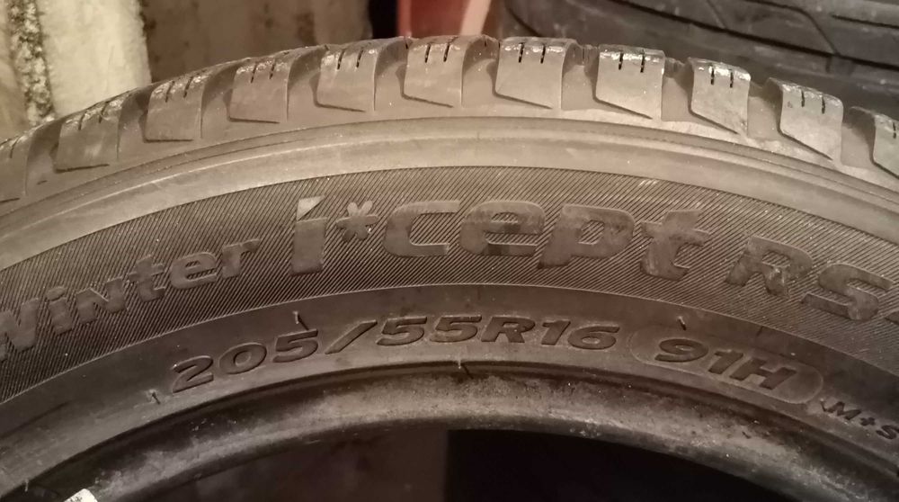 Продавам 2 броя зимни гуми 205.55.16 на 1 сезон дот 2021 Hankook